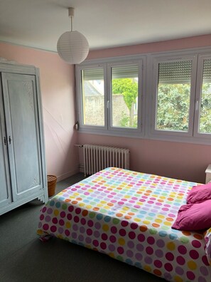4 bedrooms, iron/ironing board, WiFi