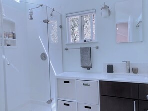 タオル、石鹸、トイレットペーパー