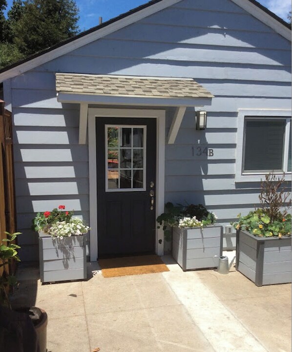 Exterior detail - Pivate garden studio summer rental in lovely Santa Cruz (Santa Cruz)