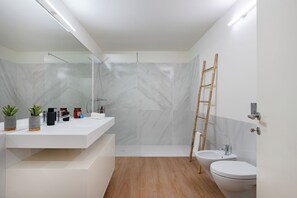 Executive Studio, 1 Bedroom, Non Smoking, Balcony | Bathroom - Antas Green Executive (Porto)