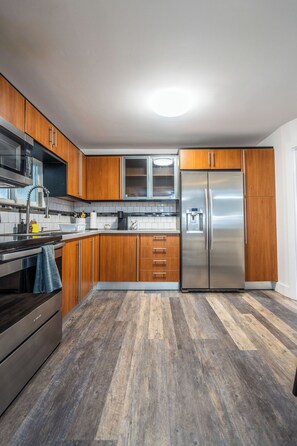 Fridge, microwave, oven, stovetop - Charming 2-bedroom house in amazing Miami with WiFi, AC (Miami)