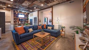 Smart TV 52-inci dengan saluran TV digital dan layanan streaming