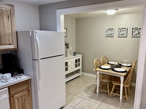 Dining - Charming Provo Home close to BYU and Utah Lake (Provo)