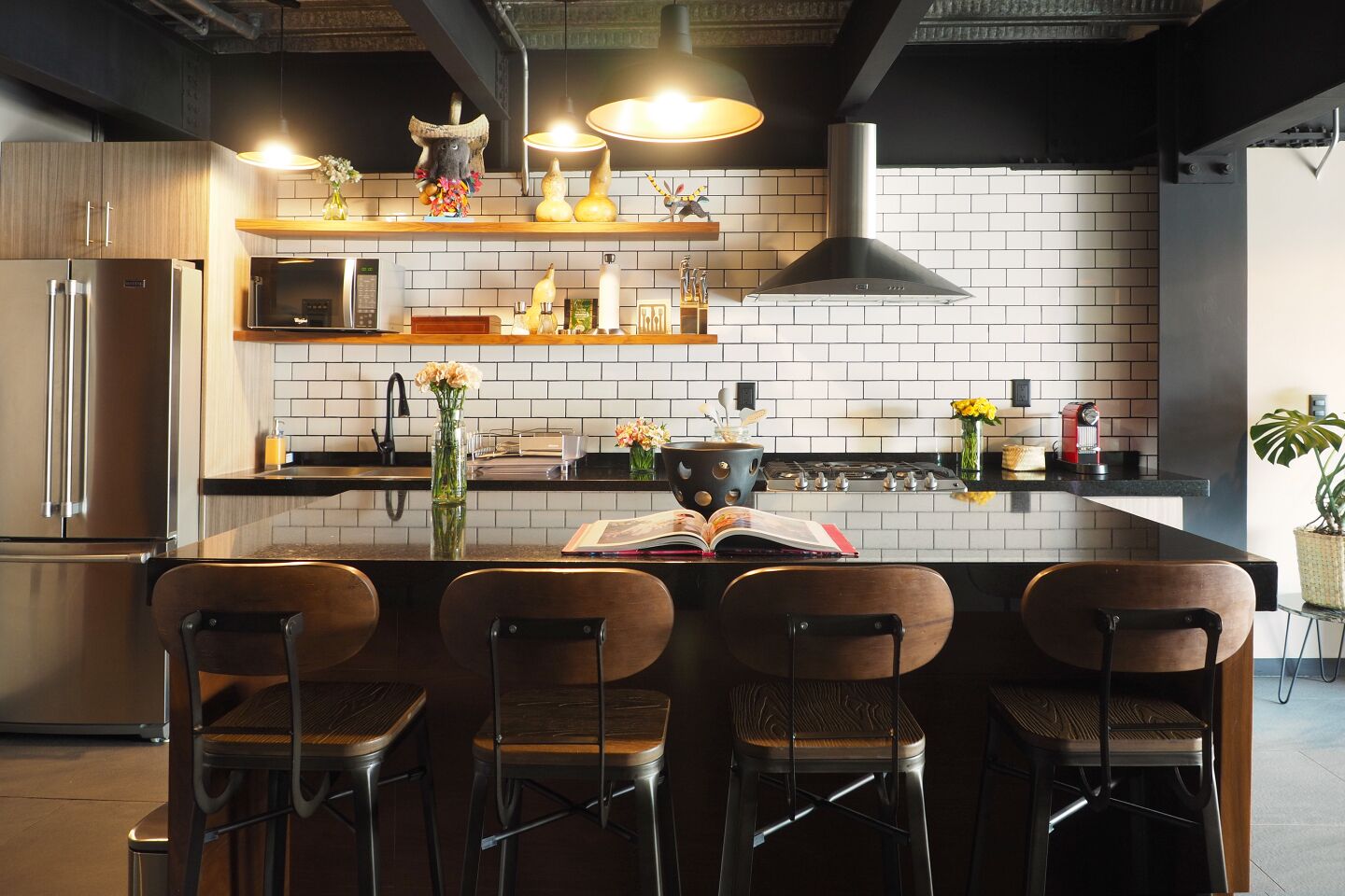 Luxury Apartment, Balcony, City View | Private kitchen