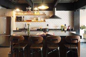 Luxury Apartment, Balcony, City View | Private kitchen
