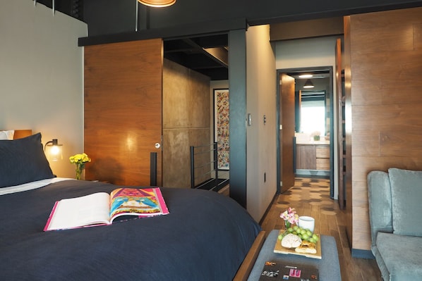 Luxury Apartment, Balcony, City View