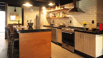 Apartamento superluxo, sacada, vista para a cidade | Cozinha privada