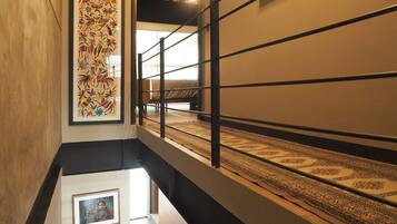 Apartamento superluxo, sacada, vista para a cidade | 2 quartos, cofres nos quartos, cortinas blackout, Wi-Fi de cortesia