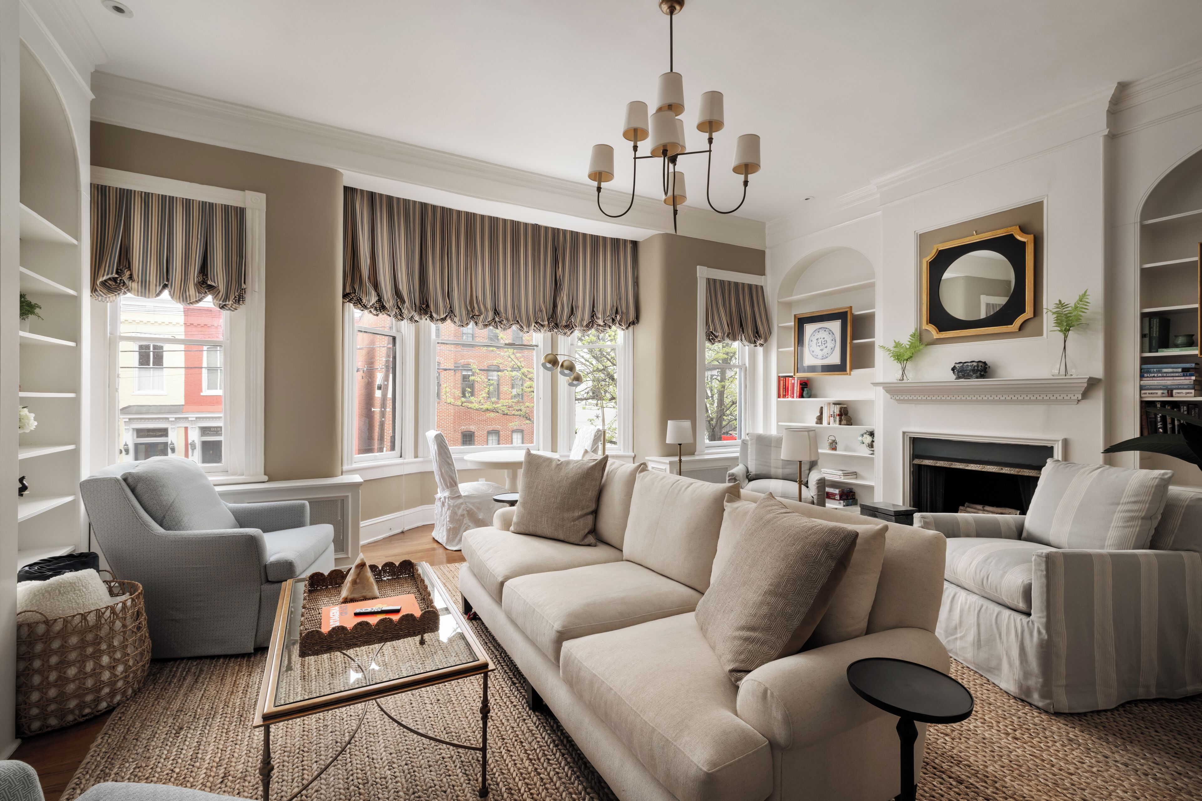 Main living room that seats 9 comfortably