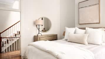 4 bedrooms, desk, iron/ironing board, travel cot