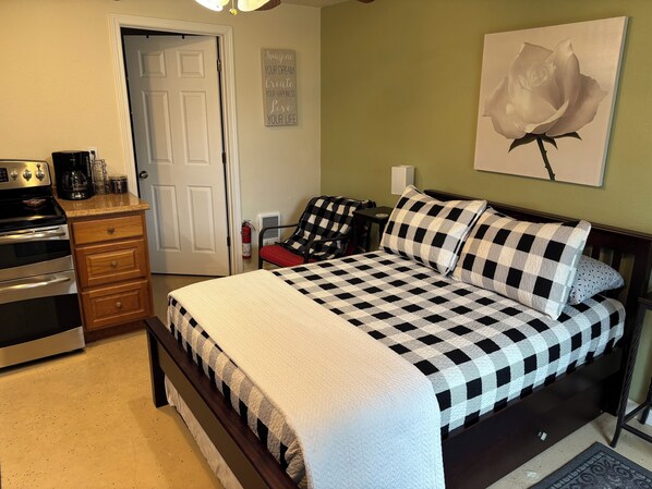 1 bedroom, iron/ironing board, WiFi, bed sheets