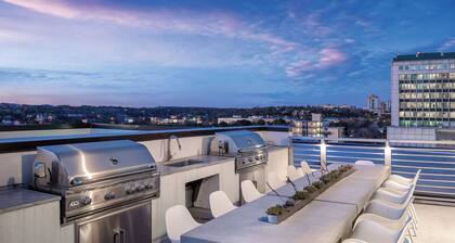 Chic hotel suite/1 BR Apartment in brilliant Austin with fitness room, WiFi, AC