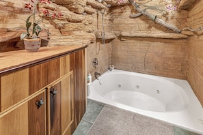 Een douche, een bubbelbad,  milieuvriendelijk toiletgerief