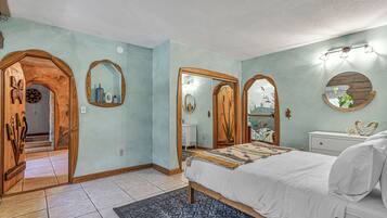 7 bedrooms, desk, iron/ironing board, free WiFi