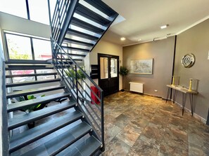 Caja de seguridad en la habitación y cortinas blackout 