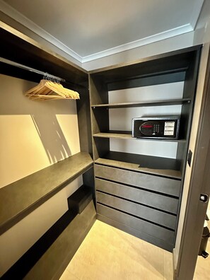 1 間臥室、客房內保險箱、遮光布/窗簾、熨斗/熨衣板