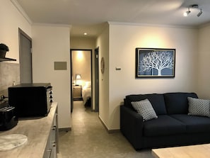 Apartamento familiar, vistas a la ciudad | Caja fuerte, cortinas opacas, tabla de planchar con plancha