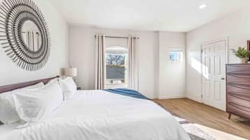 2 bedrooms, desk, iron/ironing board, travel crib