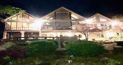 4000 sq ft of Paradise on a Lake!