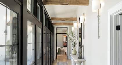 Kentucky Derby Private Estate : Luxury, Pool, Spa , Large groups