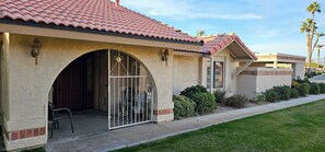 تفاصيل الفندق من الخارج