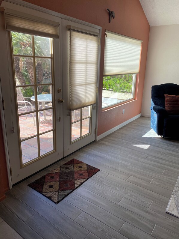 المنشأة من الداخل