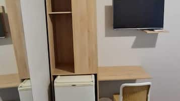 Habitación doble | Espacio para trabajar con un portátil y wifi gratis