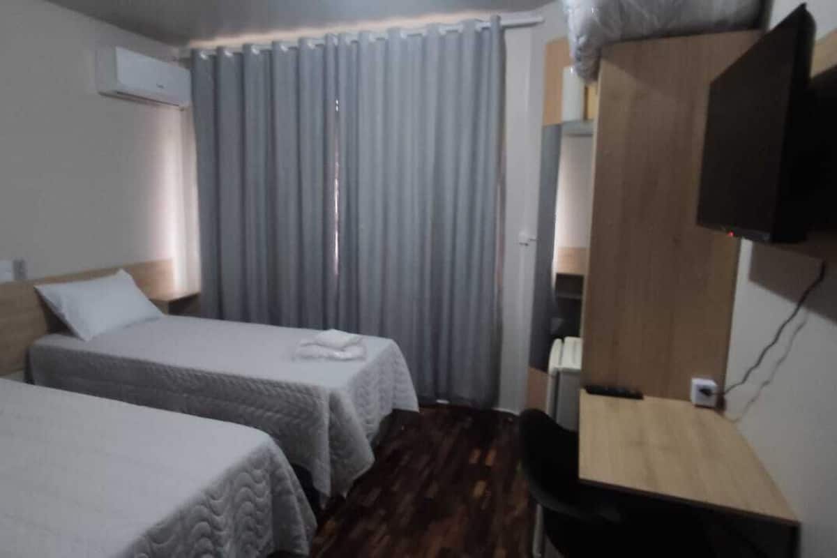 Twin Room | Laptop workspace, free WiFi