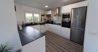 Luxury villa 20 min from Valencia