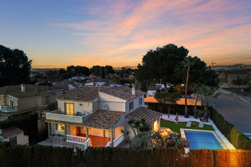 Villa Elia : Cinema : Gym : KidsRoom : Pool & BBQ