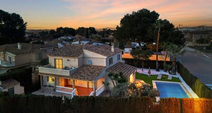 Villa Elia : Cinema : Gym : KidsRoom : Pool & BBQ