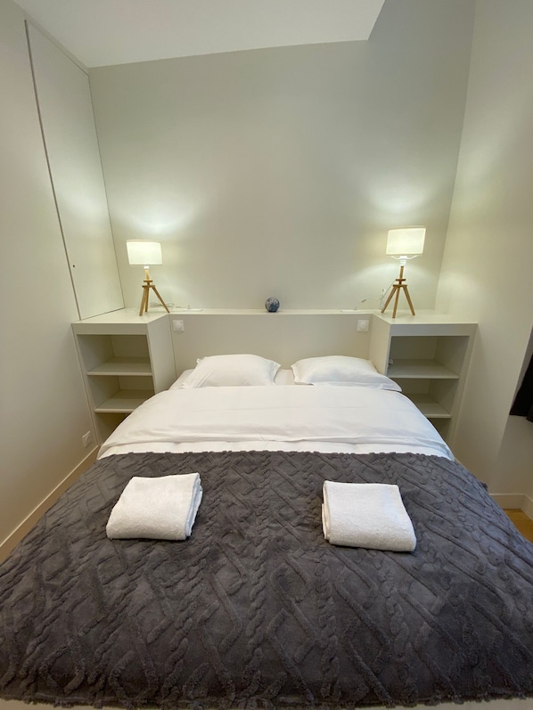 2 bedrooms, iron/ironing board, Internet