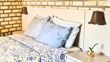 Apartamento conforto, 2 quartos, varanda coberta, vista parcial para o mar | 2 quartos, Wi-Fi de cortesia