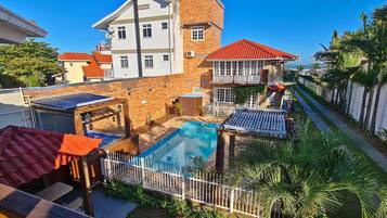 Appartement Confort, 2 chambres, véranda, vue partielle sur la mer | Vue sur la cour