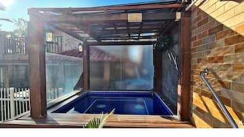 Outdoor pool, open 8:00 AM to 8:00 PM, pool loungers