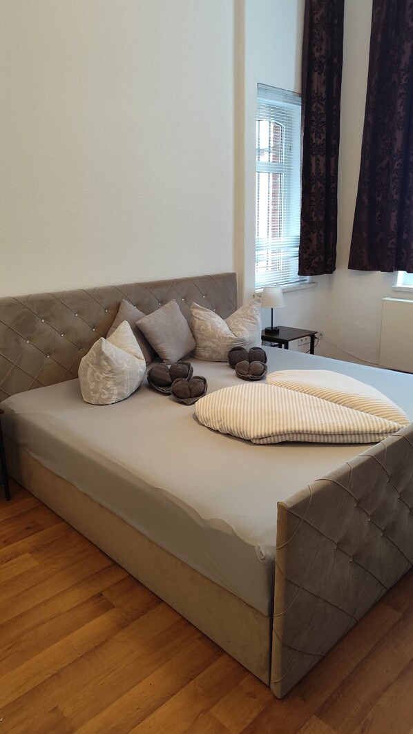 1 bedroom, free WiFi, bed sheets