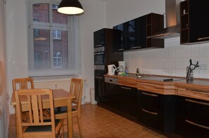 Refrigerador, horno, parrilla de estufa y lavavajillas 