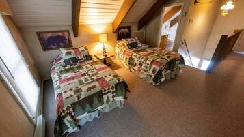 3 slaapkamers, een strijkplank/strijkijzer, reisbedje, gratis wifi