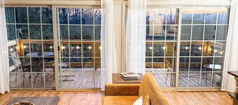 "18 Seasons" Seconds to Blue Ridge Parkway, & Mabry Mill. Game room w/Bar