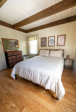 3 bedrooms, iron/ironing board, travel cot, free WiFi