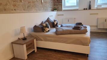 1 bedroom, desk, free WiFi, bed sheets