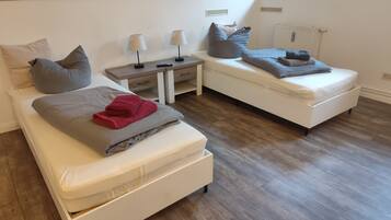 1 bedroom, desk, free WiFi, bed sheets