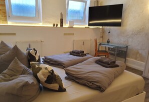 1 habitación, escritorio, wifi gratis y ropa de cama 