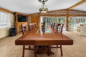 Dining room - Family Chalet in Villa Vicente 4 BR (Villa Guerrero)