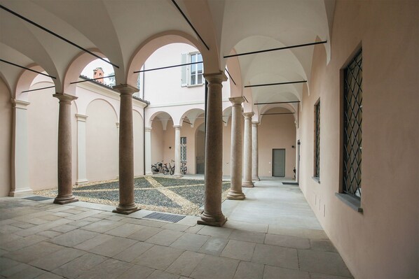 Property grounds - Carlo Alberto 46 - Two Bedroom Apartment, Sleeps 4 (Pavia)