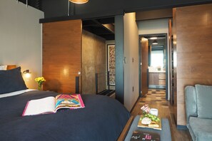 2 habitaciones, caja de seguridad en la habitación y escritorio 