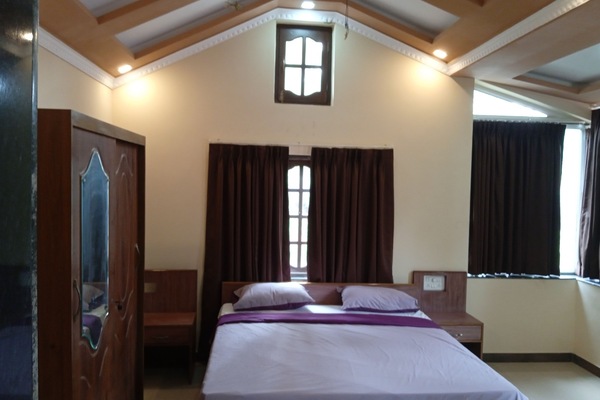 Triple Room | Individually furnished, laptop workspace, free WiFi
