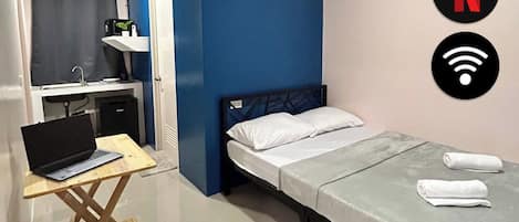 1 slaapkamer, een strijkplank/strijkijzer, wifi, beddengoed