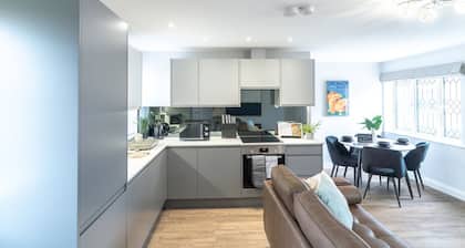 The Charming Redwood Escape, New Forest