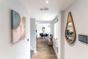 Interior - Redwood Escape - Stylish New Forest Stay | Sleep 4 | Near Paultons Park | Free Parking (Southampton)